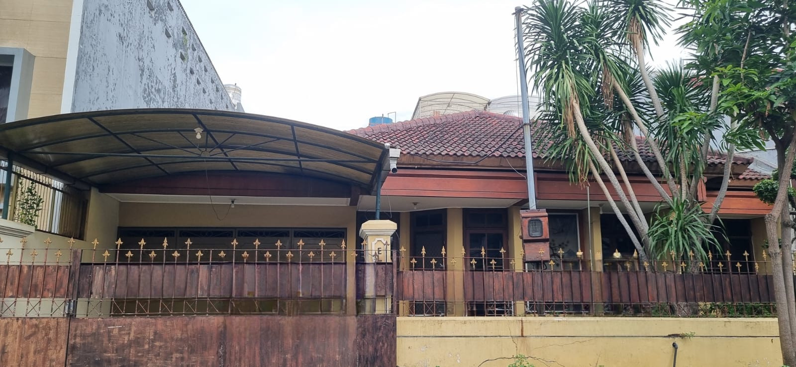 Dijual Rumah Hitung Tanah di Kawasan Eksklusif Darmo Harapan Surabaya Barat - Image 1