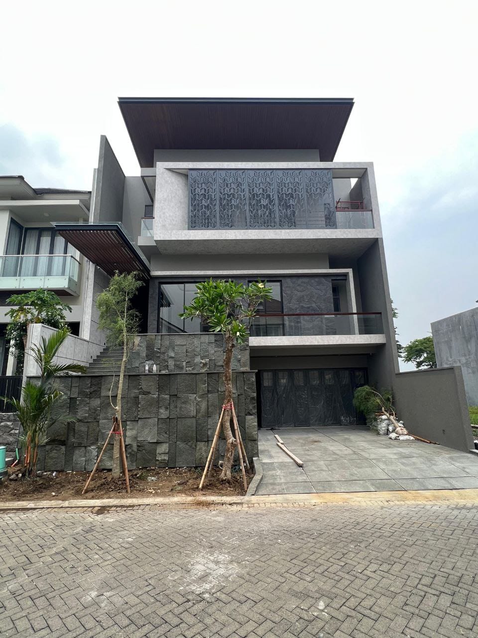 Jual Rumah Sultan Baru Gress Waterfront Citraland Surabaya Barat - Image 1
