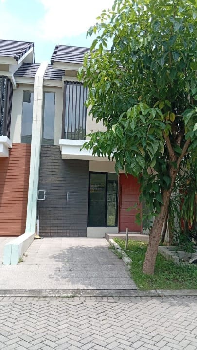 Dijual Rumah 2 Lantai Lokasi Strategis di Northwest Lake Istimewa Citraland Utara Surabaya Barat - Image 1