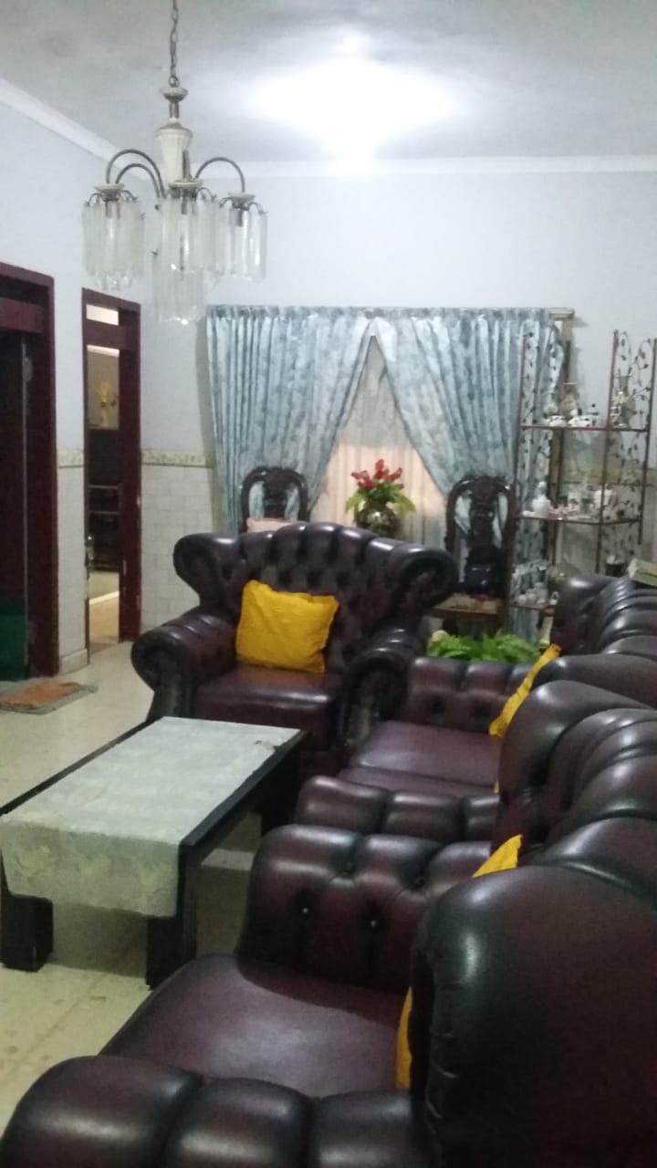Dijual Rumah Strategis Dua Lantai di Ketintang Surabaya Selatan - Image 1