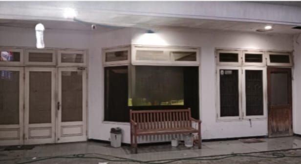 Dijual Rumah Besar dan Strategis di Tegalsari Surabaya Pusat - Image 1