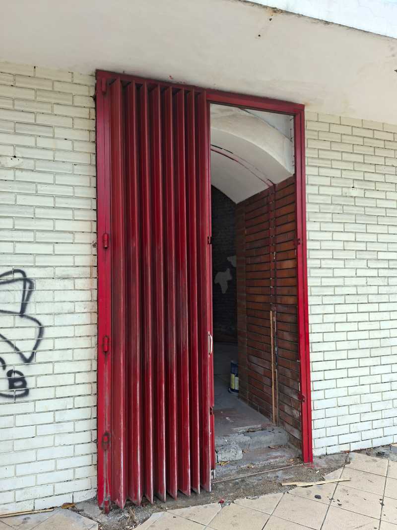 Dijual / Disewakan Ruko 1.5 Lantai Posisi Hook di Blauran Surabaya Pusat - Image 1
