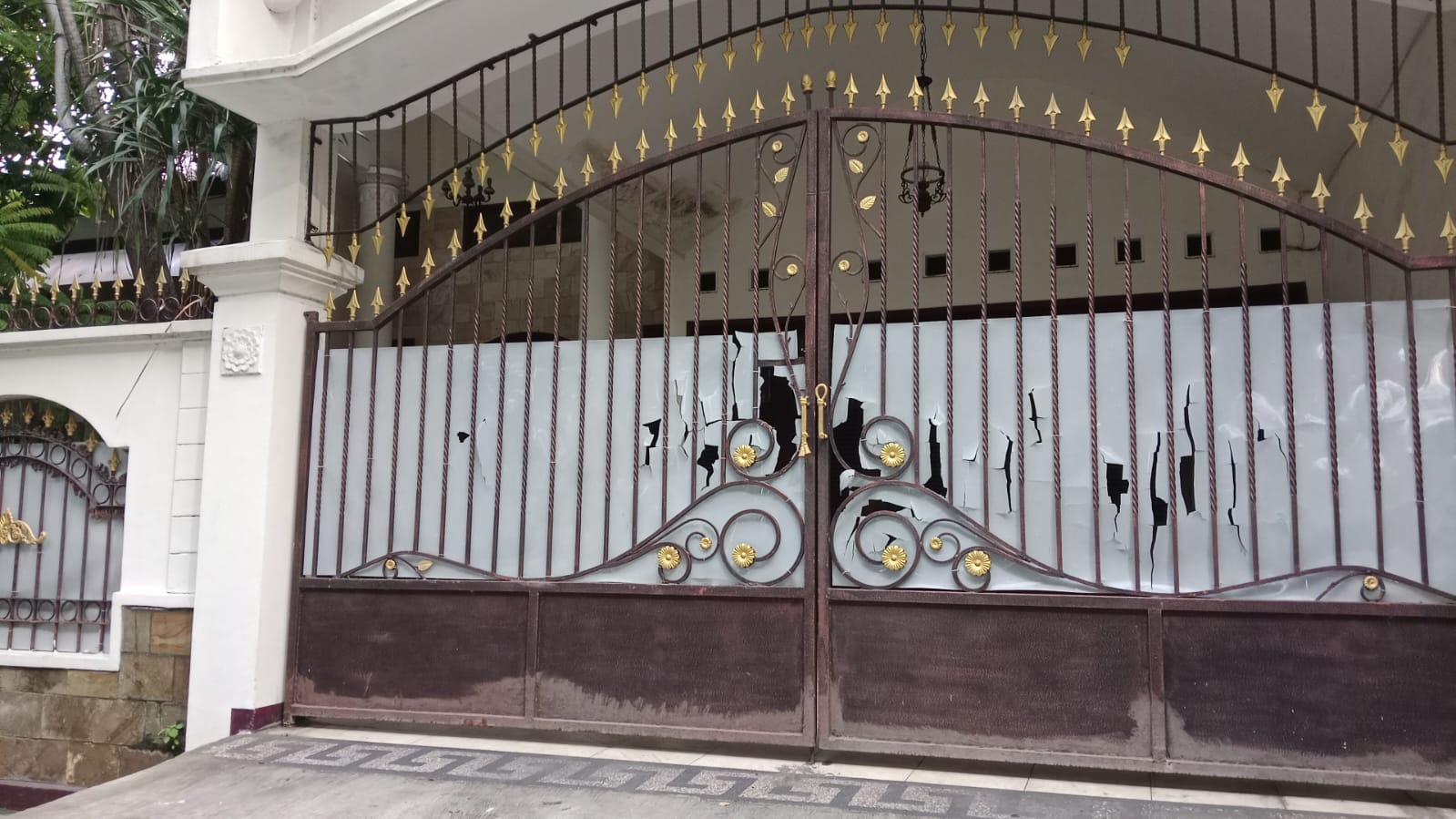 Dijual Rumah Siap Huni 6 BR di Ketintang Surabaya Selatan - Image 1