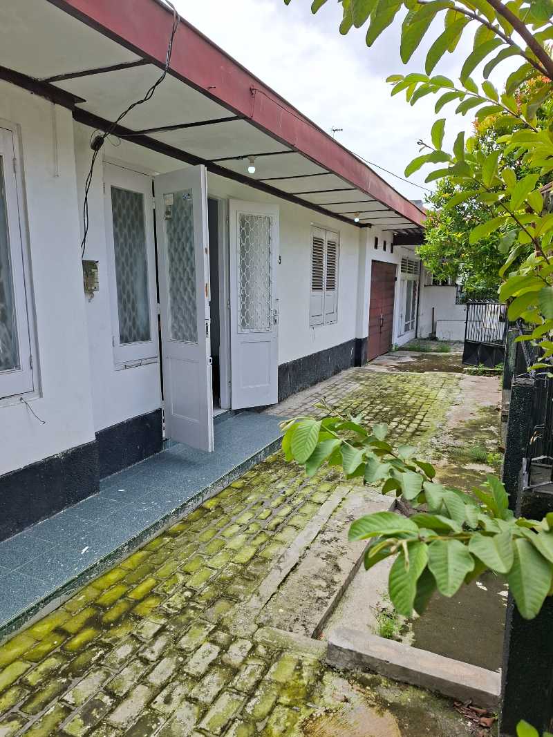 Disewakan Rumah Kantor Siap Huni Lokasi Strategis di Jalan Muria Surabaya Barat - Image 1