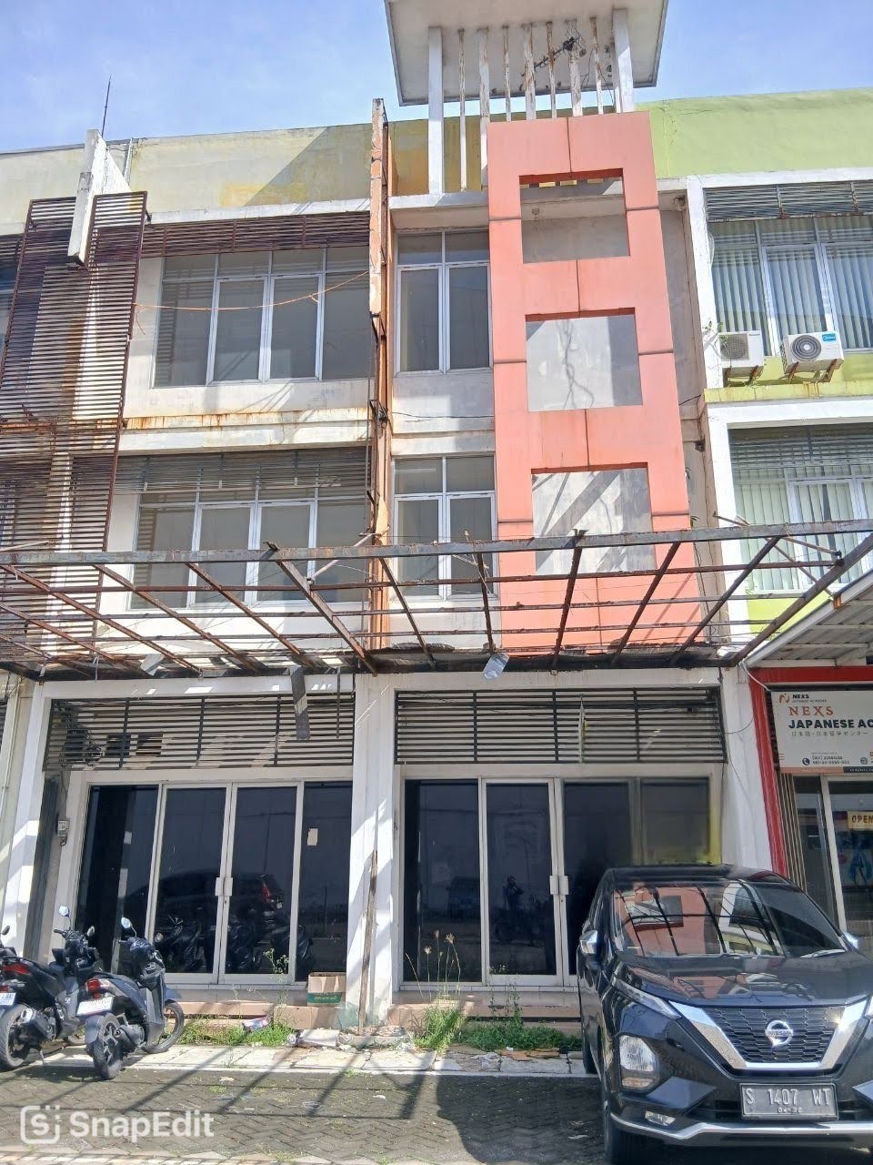 Disewakan Ruko Jejer 3 Lantai di SCC Raya Kalirungkut Surabaya Selatan - Image 1