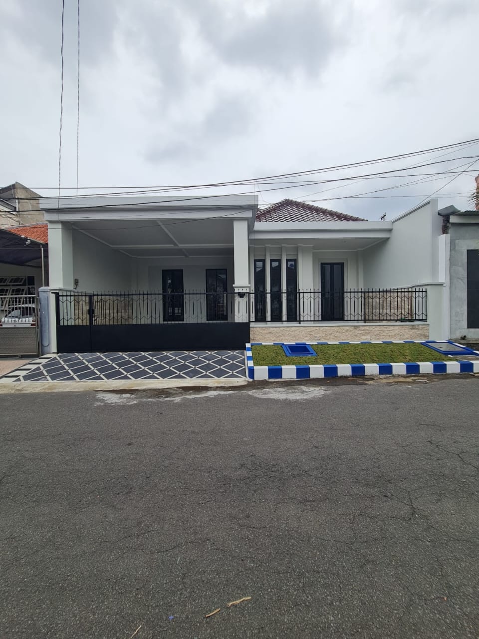 Disewakan Rumah Mewah Baru Darmo Permai Timur Surabaya Barat - Image 1