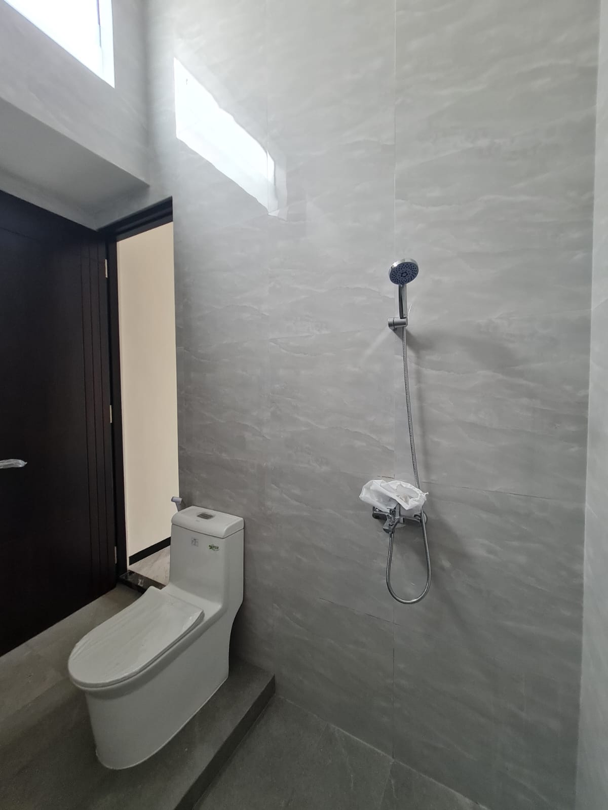 Disewakan Rumah Mewah Baru Darmo Permai Timur Surabaya Barat - Thumbnail 2