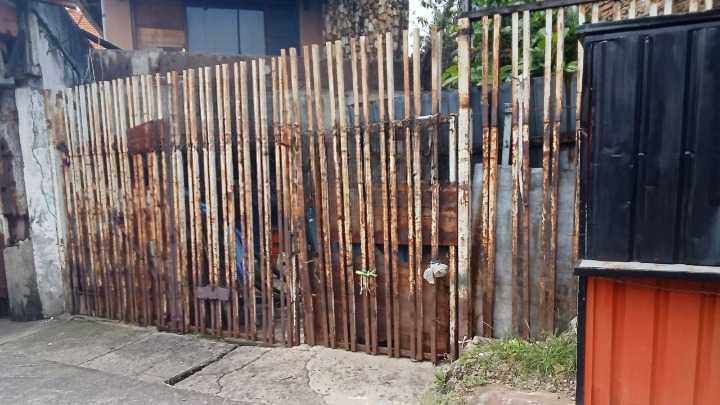 Dijual Rumah Hitung Tanah di Jl. Diponegoro Surabaya Pusat - Image 1