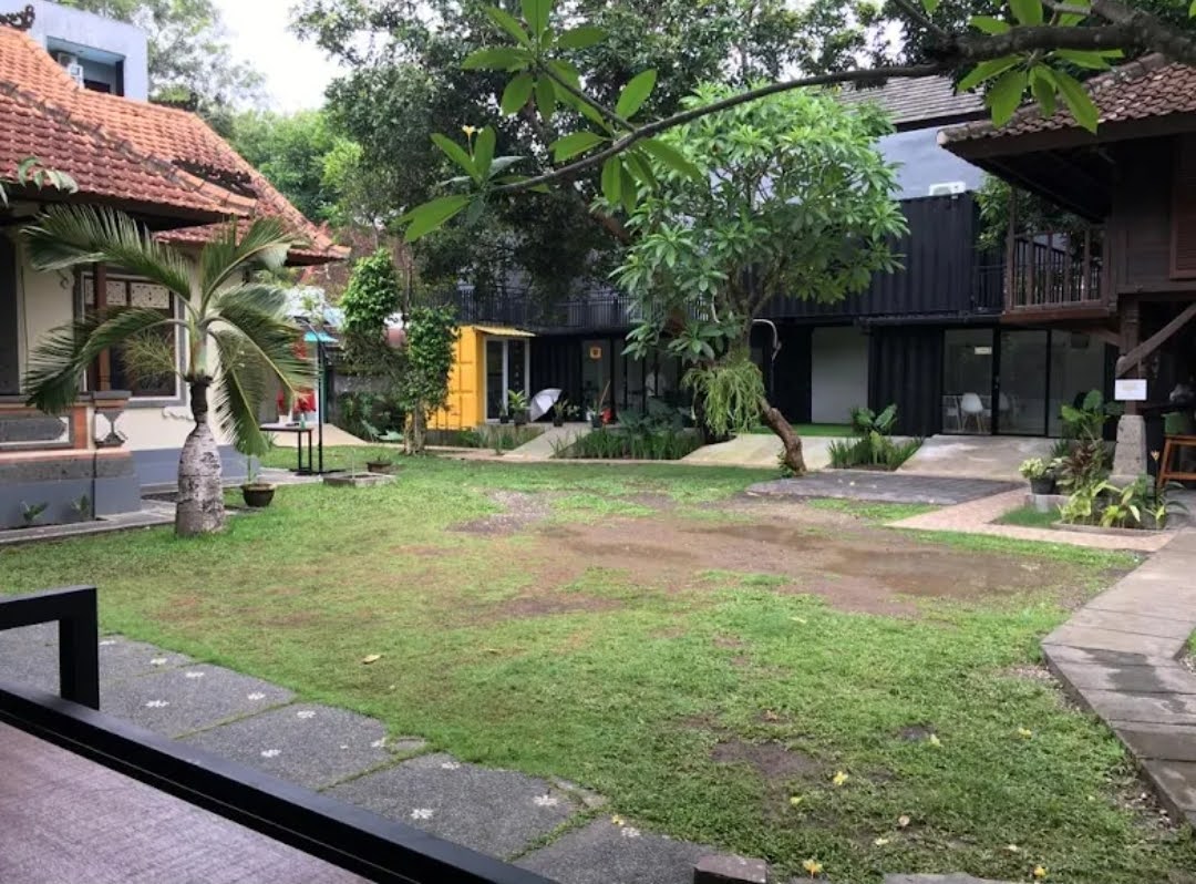 Dijual Bangunan Usaha & Tanah Strategis di Renon Bali - Image 1