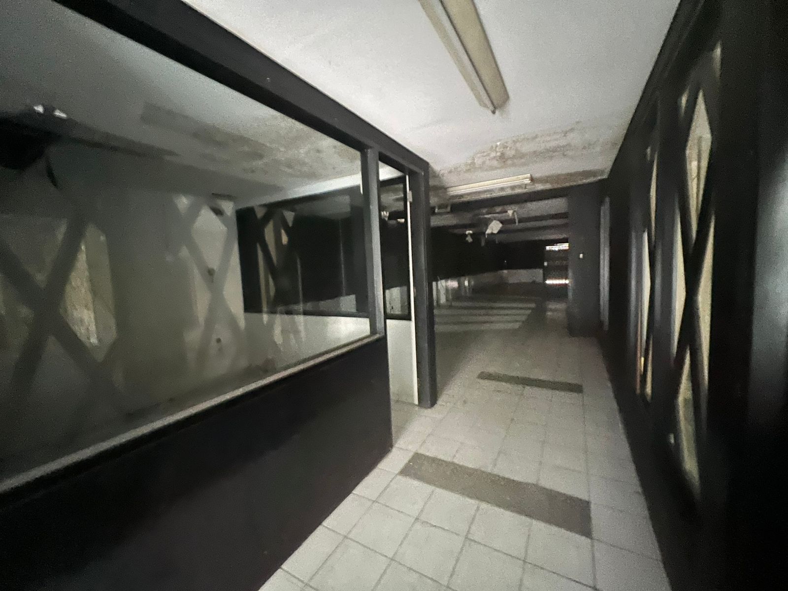 Dijual Gedung Eks Showroom dengan Lebar Muka Besar dan Strategis di Jalan Diponegoro Surabaya Pusat - Thumbnail 3
