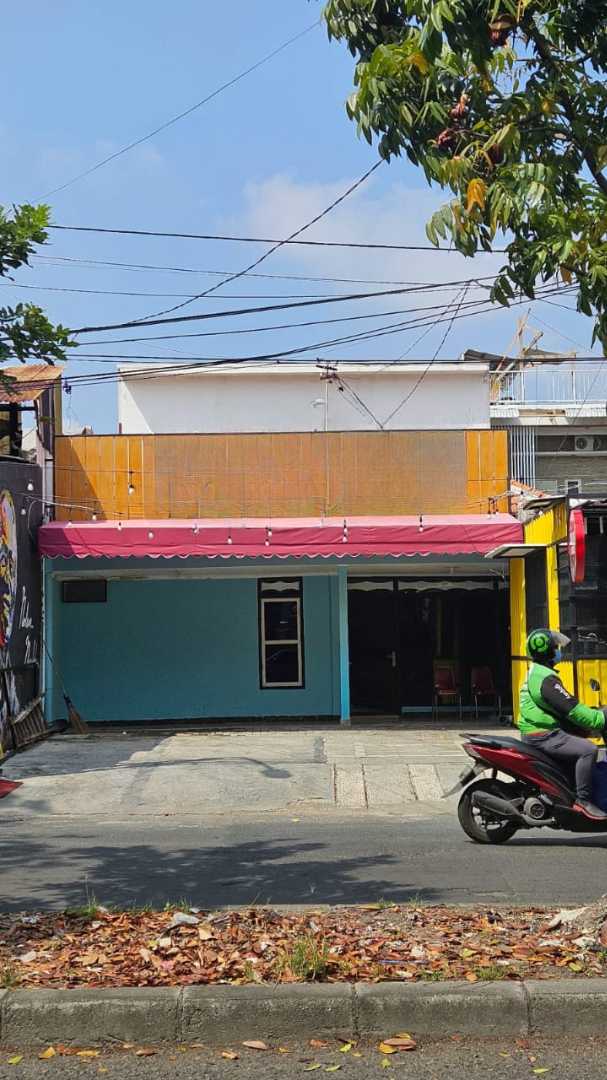 Disewakan Rumah Usaha Cocok Untuk Resto dan Office di Jalan Raya Darmo Baru Barat Surabaya Barat - Image 1