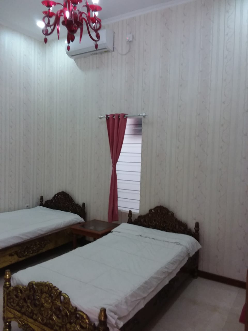 Disewakan Rumah Hook Lokasi Strategis di Jalan Raya Kupang Baru Surabaya Barat - Image 1