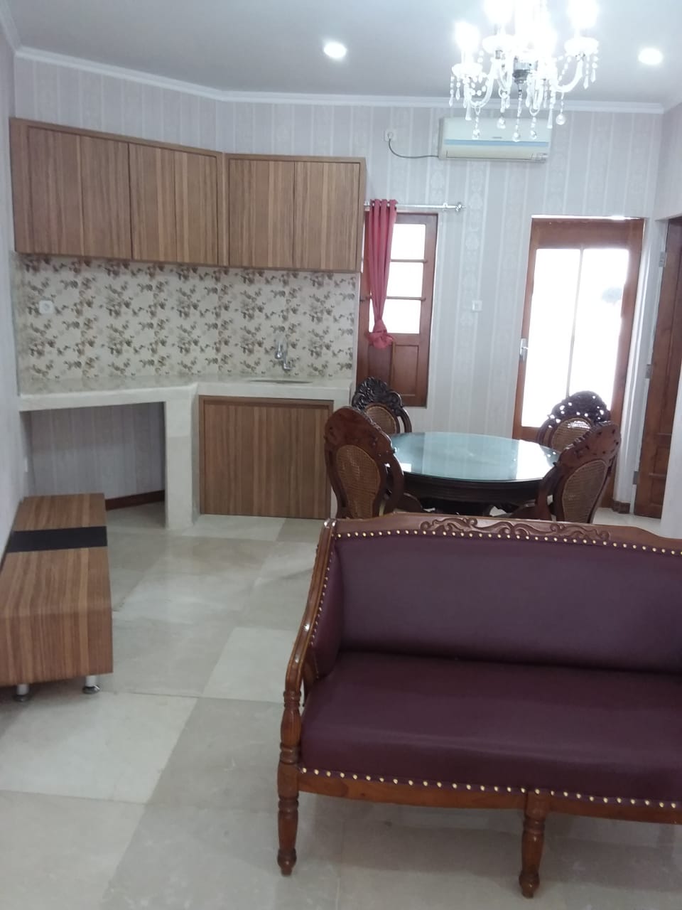 Disewakan Rumah Hook Lokasi Strategis di Jalan Raya Kupang Baru Surabaya Barat - Thumbnail 2