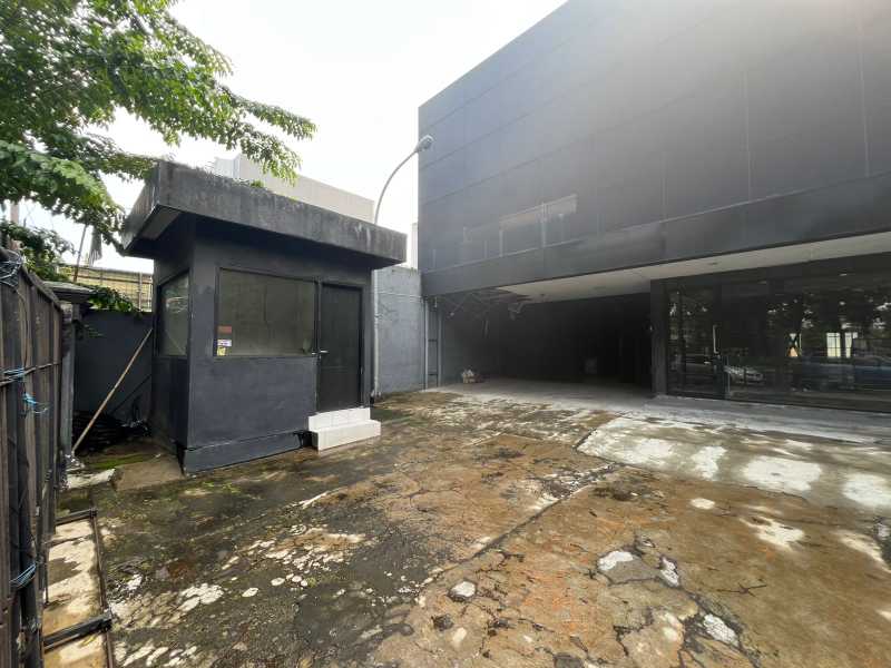 Dijual Gedung Eks Showroom Lokasi Strategis Dengan Lebar Muka Besar di Jalan Diponegoro Surabaya Pusat - Thumbnail 2