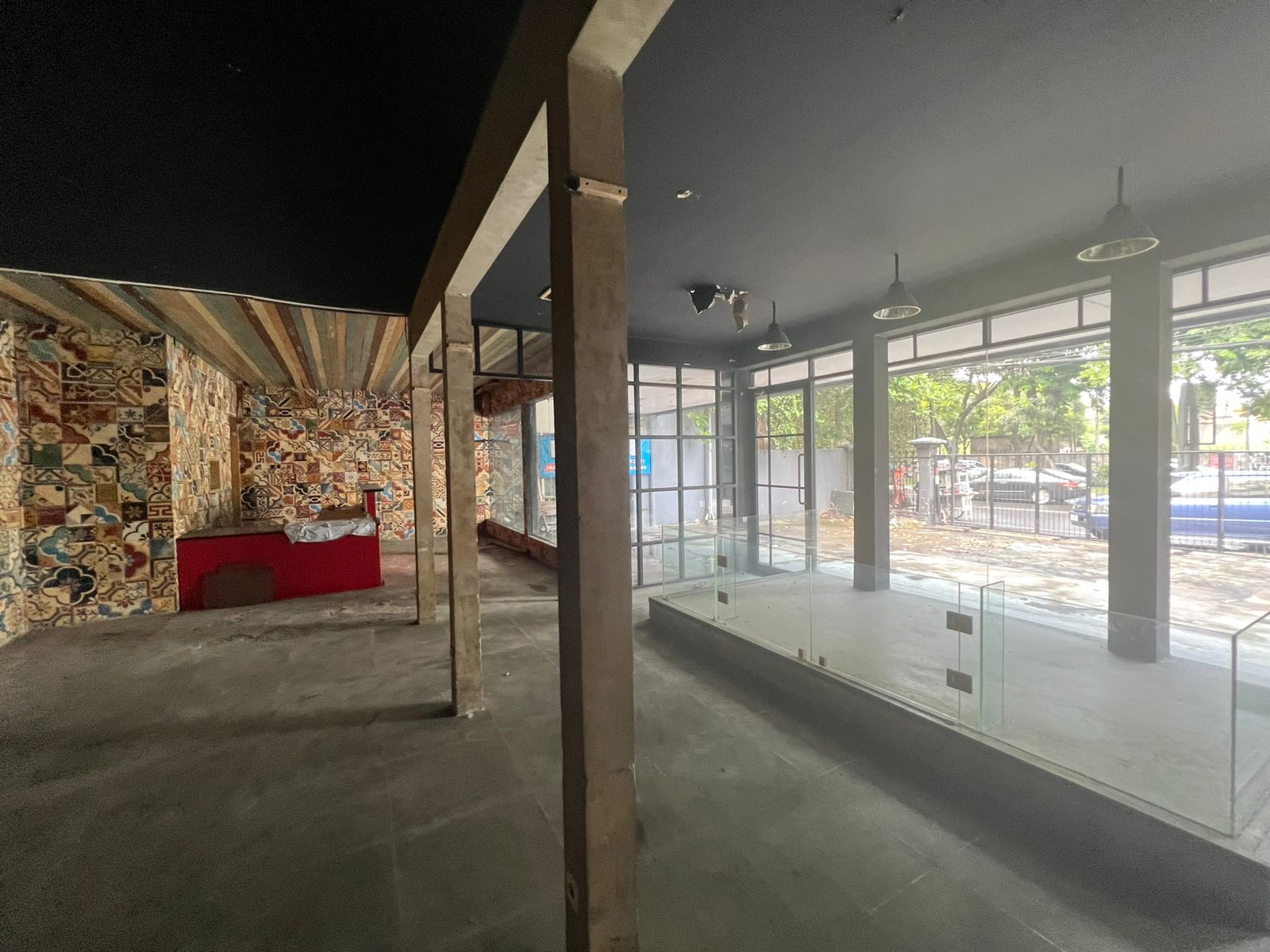 Dijual Gedung Eks Showroom Lokasi Strategis Dengan Lebar Muka Besar di Jalan Diponegoro Surabaya Pusat - Thumbnail 6