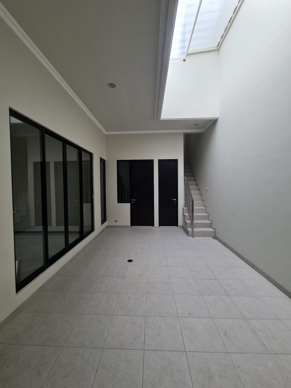 Disewakan Rumah Mewah Baru di Darmo Permai Timur Surabaya Barat - Thumbnail 7