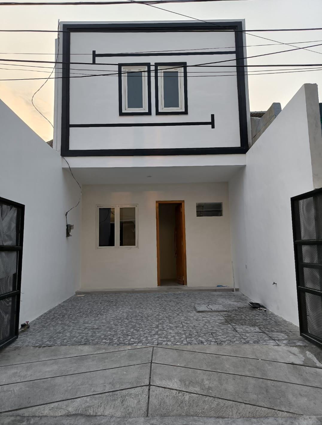 Dijual Murah Rumah Bagus Split Level Semolowaru Selatan Surabaya Timur - Image 1