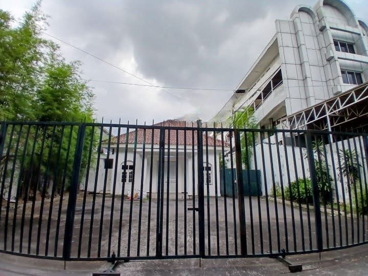 Disewakan Gedung Lokasi Strategis Nol jalan Raya Arjuno Surabaya Pusat - Image 1