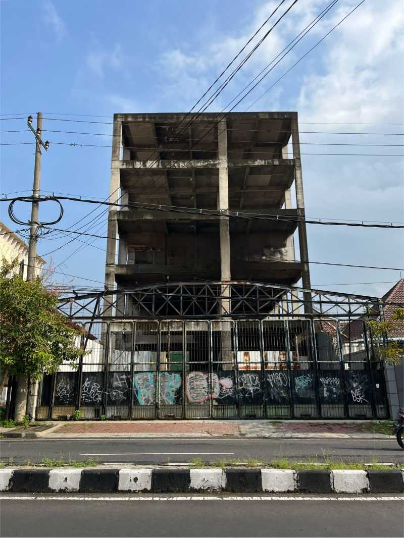 Dijual Murah Gedung di Nol Jalan Raya Kutai Surabaya Pusat - Image 1