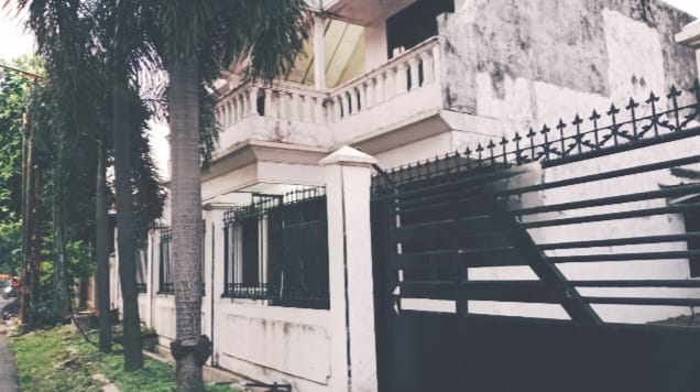 Dijual Rumah Besar Strategis Dua Lantai di Ketintang Surabaya Selatan - Image 1