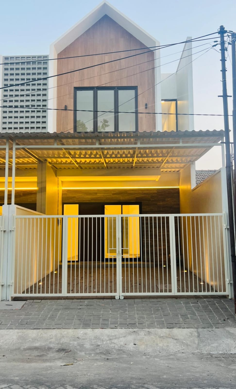 Jual Rumah Baru 2 Lantai Furnished Rungkut Menanggal Harapan Surabaya - Image 1