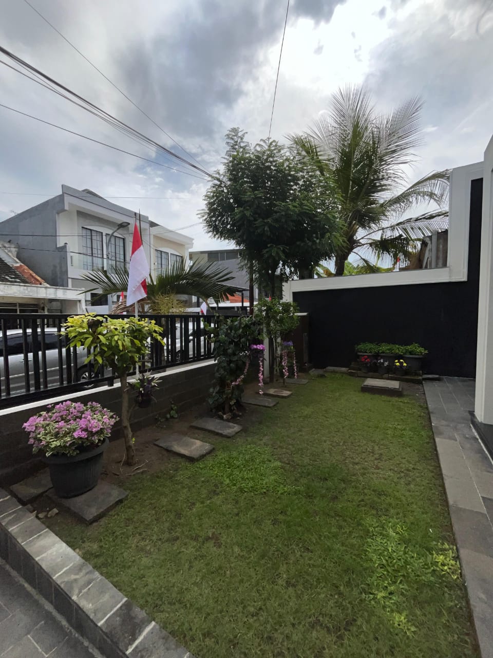 Dijual Rumah Mewah 1 Lantai di Darmo Permai Timur Surabaya Barat - Image 1