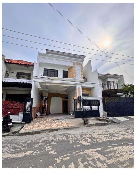 Dijual Rumah Mewah 2 Lantai Hadap Utara Dekat Galaxy Mall Surabaya Timur - Image 1