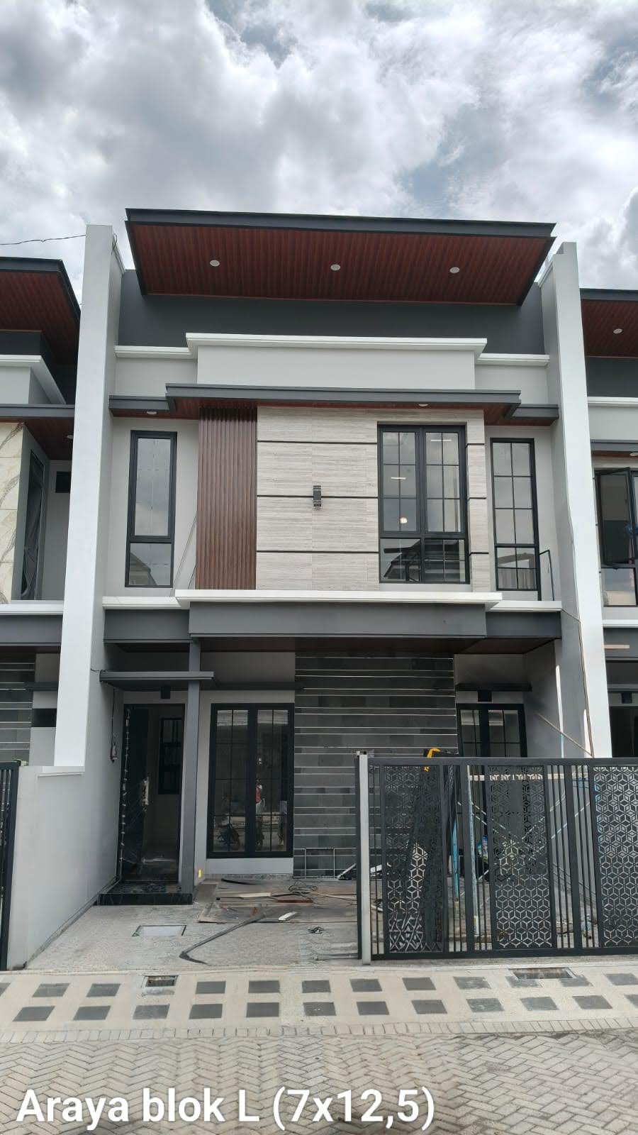 Dijual Rumah Mewah Premium di Araya II Surabaya Timur - Image 1