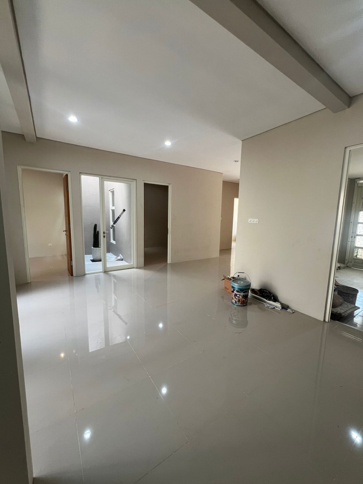 Disewakan Rumah Baru Siap Huni Lokasi Strategis di Dukuh Kupang Timur Surabaya Barat - Thumbnail 2