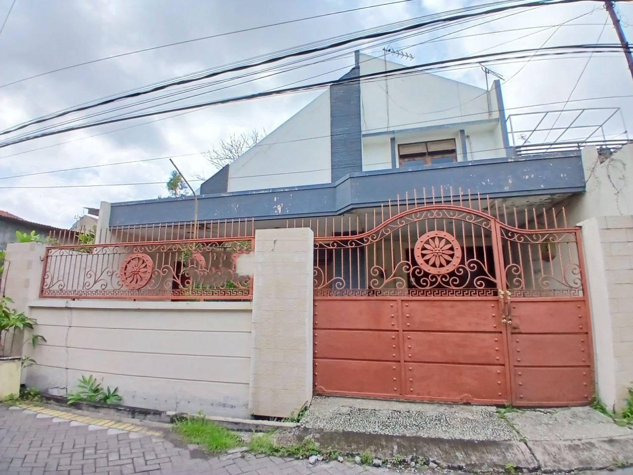 Dijual Rumah Strategis di Karang Empat Wilayah Surabaya Timur - Image 1