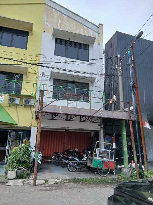 Disewakan Ruko 3 Lantai di Raya Babatan Pratama Surabaya Barat - Image 1