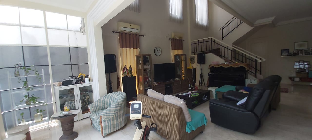 Dijual Rumah Classic Main Road Cluster Waterfront Citraland Butuh Laku Bulan ini di Citraland Surabaya Barat - Thumbnail 3