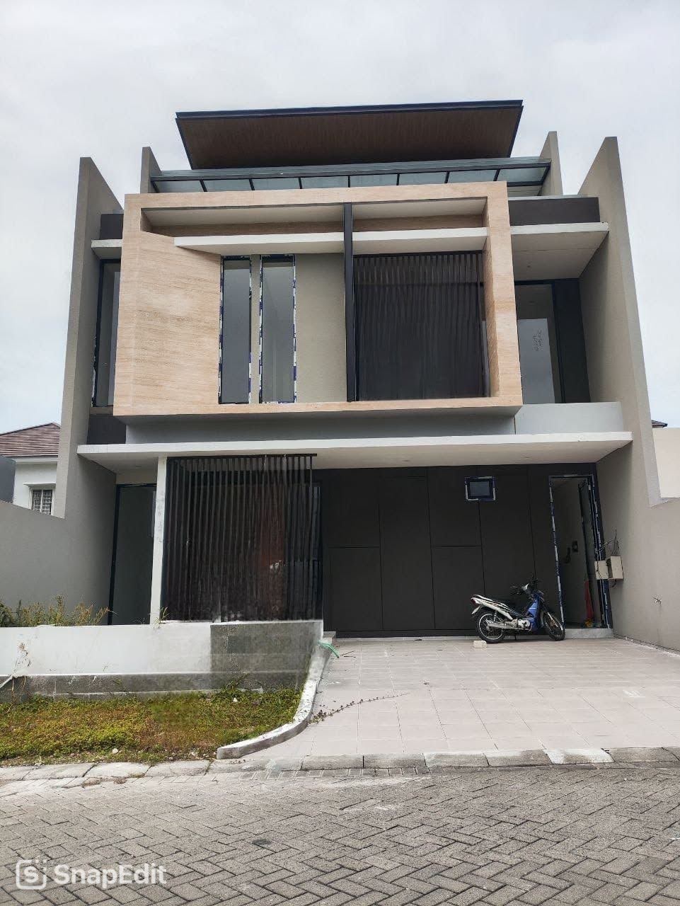 Dijual Rumah Baru Minimalis di Gres Crystal Golf Citraland Surabaya Barat - Image 1