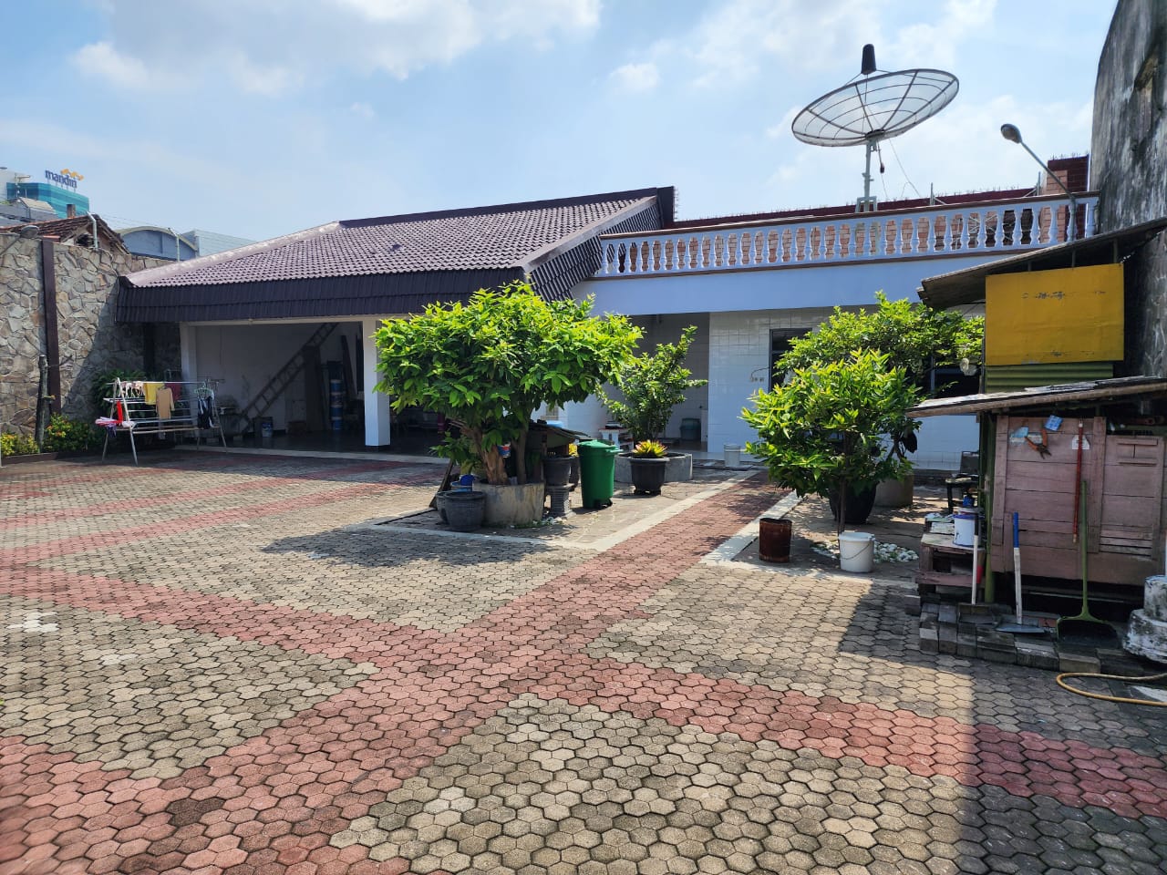 Disewakan Tanah Berpaving Lokasi Premium di Jalan Tegalsari Surabaya Pusat - Thumbnail 4