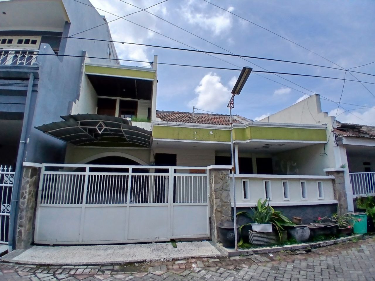 Dijual Rumah Siap Huni di Taman Pondok Indah Surabaya Barat - Image 1