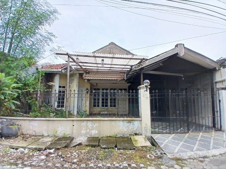 Dijual Rumah Nyaman di Taman Pondok Indah Wiyung Surabaya Barat - Image 1