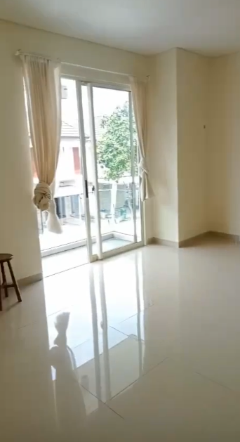 Disewakan Rumah 2 Lantai Siap Huni di Edenia Graha Natura Surabaya Barat - Thumbnail 5