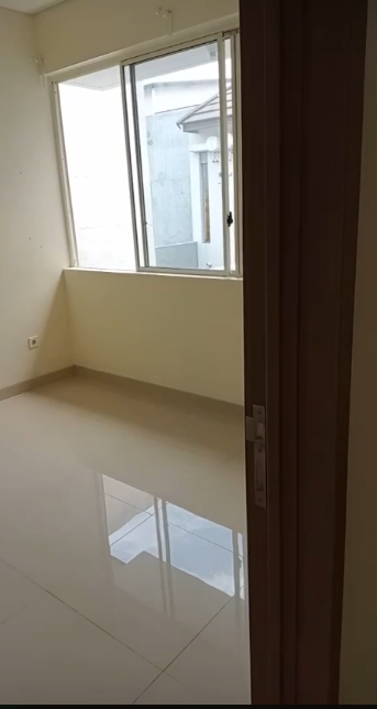 Disewakan Rumah 2 Lantai Siap Huni di Edenia Graha Natura Surabaya Barat - Thumbnail 6
