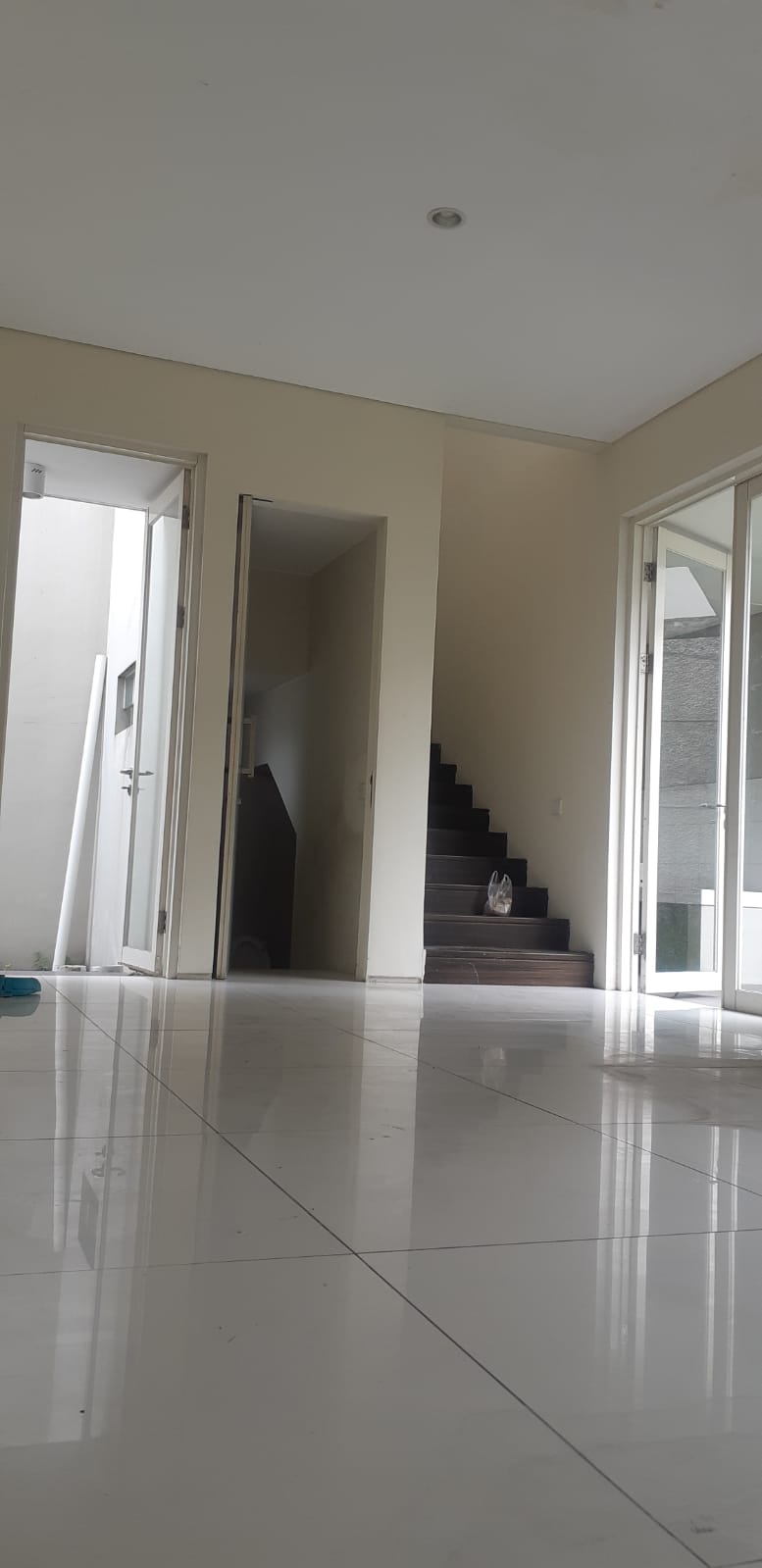 Disewakan Rumah Bagus di Pelican Hill Citraland Utara Surabaya Barat - Thumbnail 2