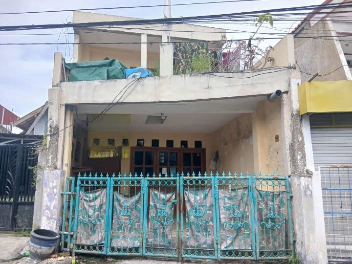 Dijual rumah lokasi strategis di Jalan Pakis, Surabaya Barat - Image 1