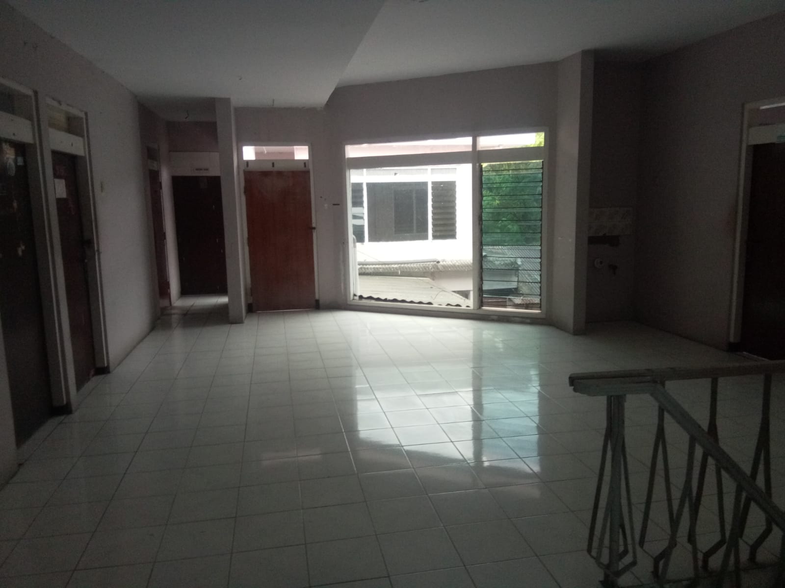 Jual / Sewa Rumah 2 Lantai Halaman Luas Gayungsari Surabaya Selatan - Thumbnail 3
