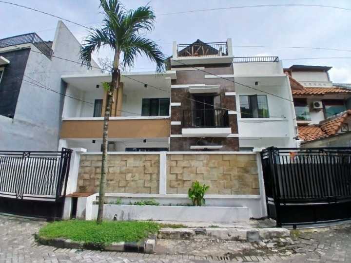 Dijual Rumah 2 Lantai Strategis di Babatan Pratama Surabaya Barat - Image 1
