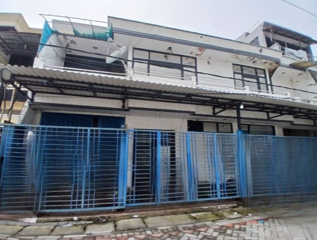 Dijual / Disewakan Rumah Usaha Strategis Kalijudan Surabaya Timur - Image 1