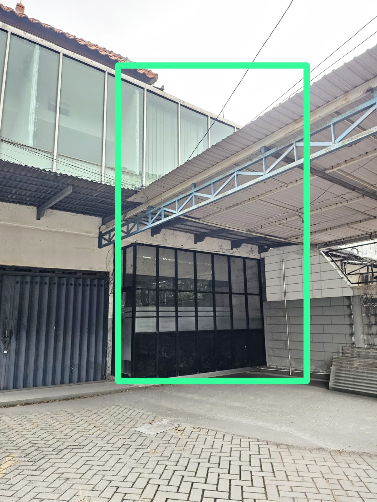 Dijual/Disewakan Ruko 2 Lantai Parkir Luas di Ketintang Lokasi Strategis Surabaya Selatan - Image 1