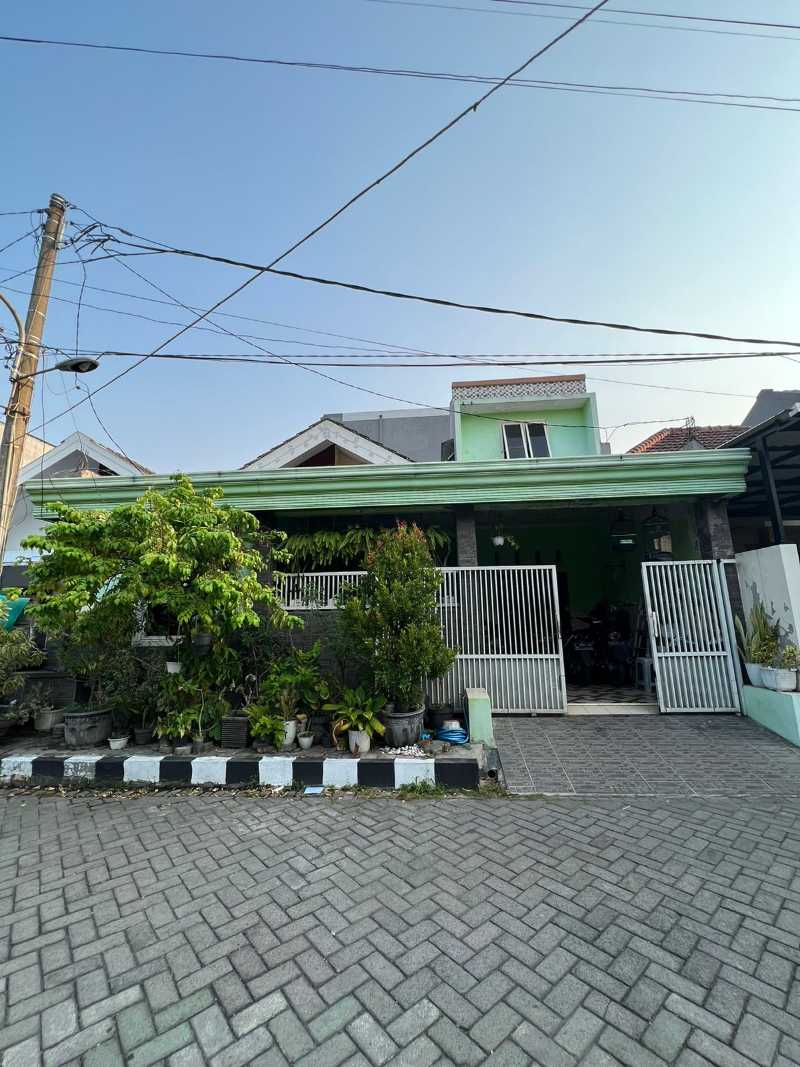 Dijual Rumah Nyaman Strategis 1,5 Lantai di Babatan Pilang Wilayah Surabaya Barat - Image 1