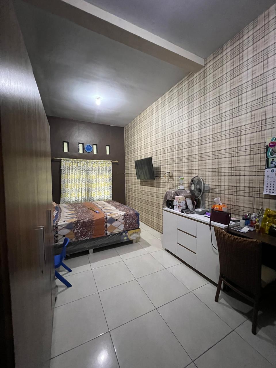 Dijual Rumah Nyaman Strategis 1,5 Lantai di Babatan Pilang Wilayah Surabaya Barat - Thumbnail 2