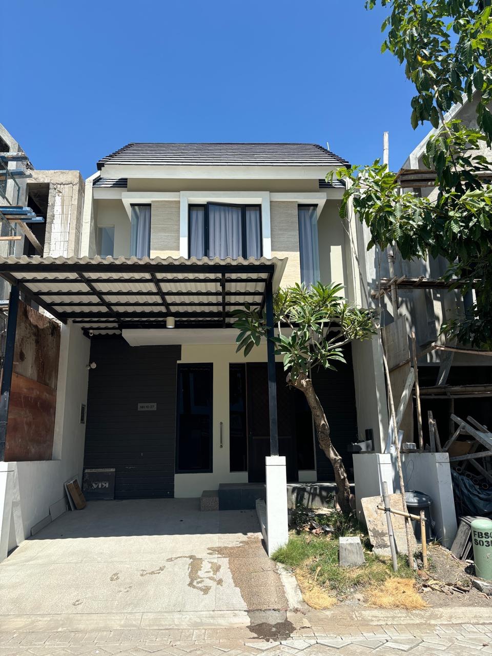 Disewakan Rumah Baru 2 Lantai Northwest Hill Citraland Surabaya Barat, Semi Furnished - Image 1