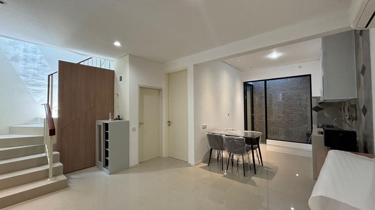 Disewakan Rumah Siap Huni Northwest Hill Citraland Surabaya Barat - Thumbnail 8