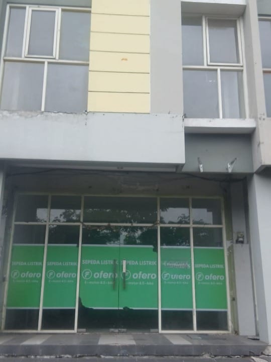 Disewakan Ruko Purimas 3 Lantai Raya Ir. Soekarno MERR Surabaya Timur - Image 1