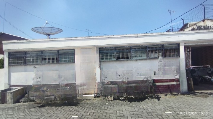 Dijual Tanah dan Bangunan Strategis di Kawasan Semut Kali Surabaya Utara - Image 1